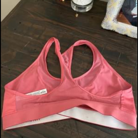 sports bra - Picture 3 of 3